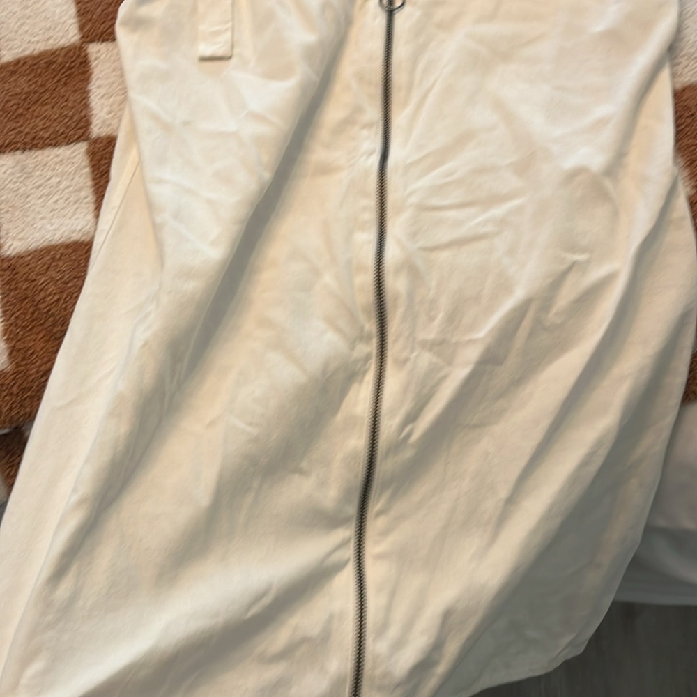 White dress - Picture 5 of 5